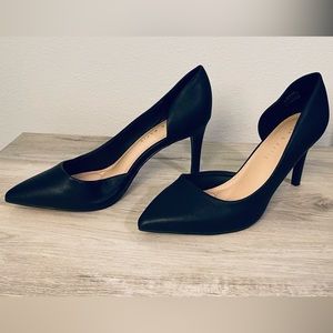 Women’s pumps, black, size 8, barely worn